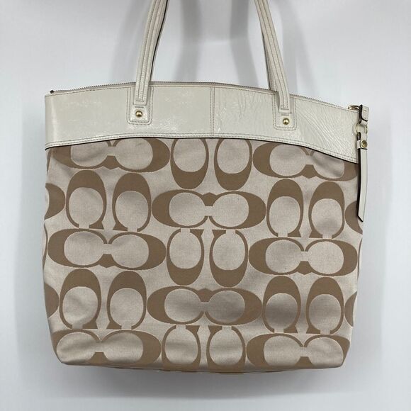 Coach Laura F 18835 Fabric Signature C Patent Leather Trim Large Tote - Picture 2 of 6